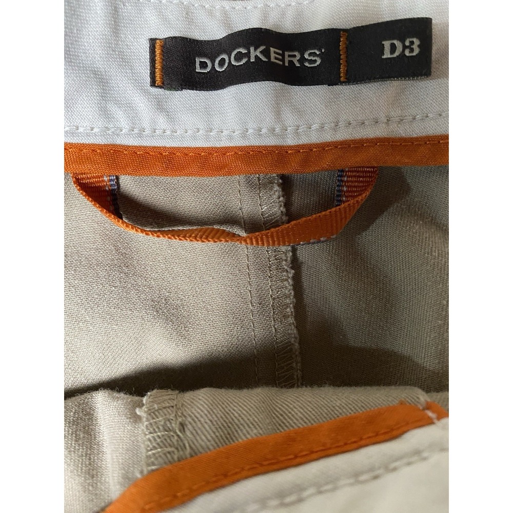 Dockers D3 Classic‎ Fit Khaki Chino Pants Men's 35x30 Flat Front Casual Tan - Picture 3 of 9
